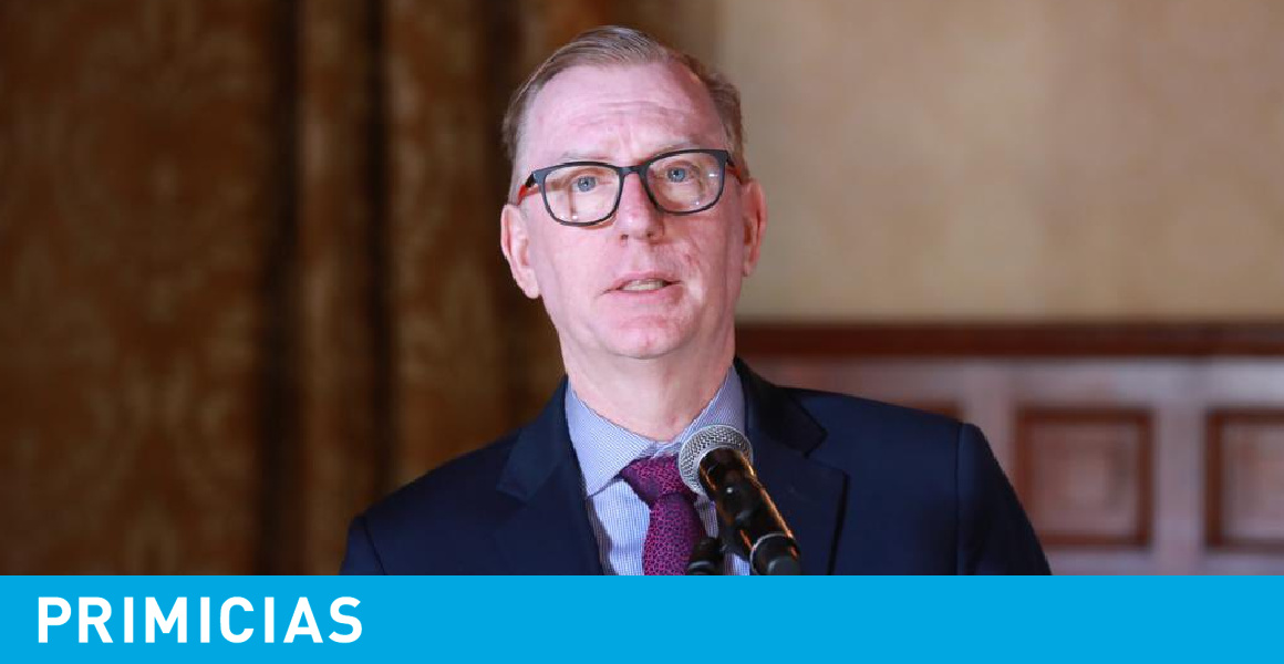 Guillermo Lasso honors US Ambassador Michael Fitzpatrick